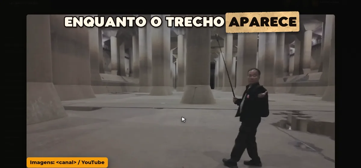 Trecho real no vídeo com o crédito do canal no canto da tela